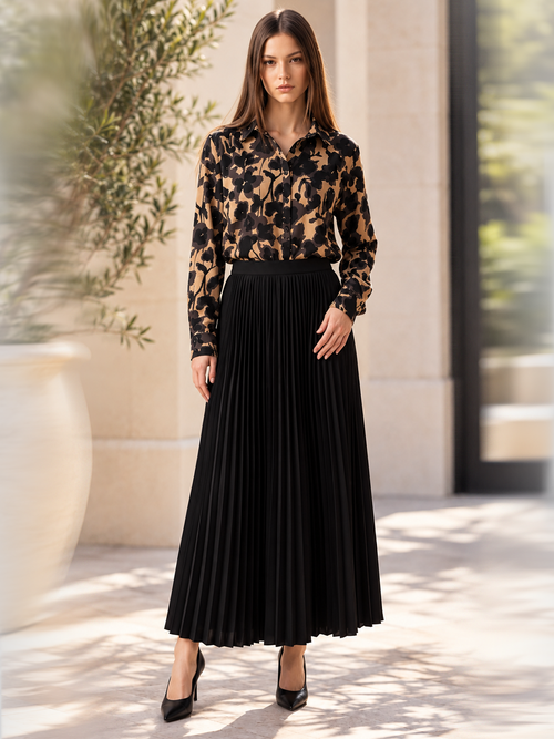 AList Pleated Skirt in Black