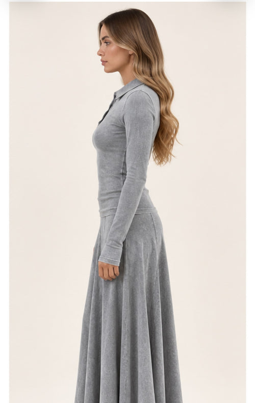 Lola skirt in Light Grey Denim, length B, side view